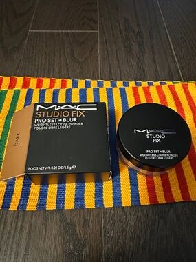 MAC Studio Fix Pro Set + Blur Loose Powder in Black and Clear Jar